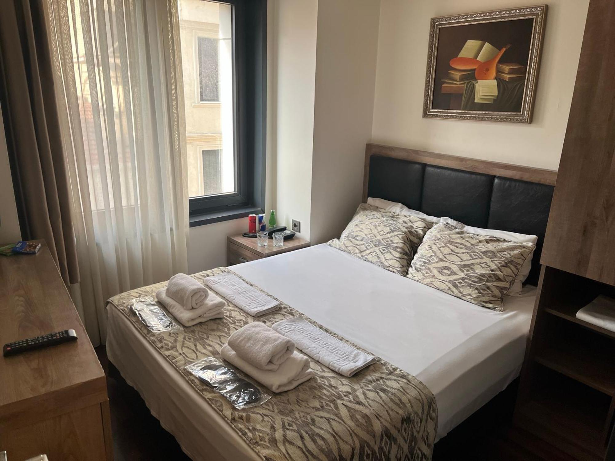 Otel Pandora 3*